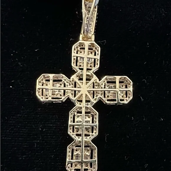 Real Gold and diamond charm( not moissanite) rock diamonds